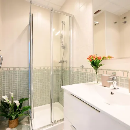 Edificio Francisco Cano By 10tosea Apartman